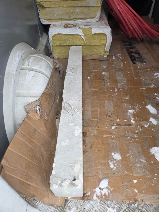 Бетонный блок над проемом