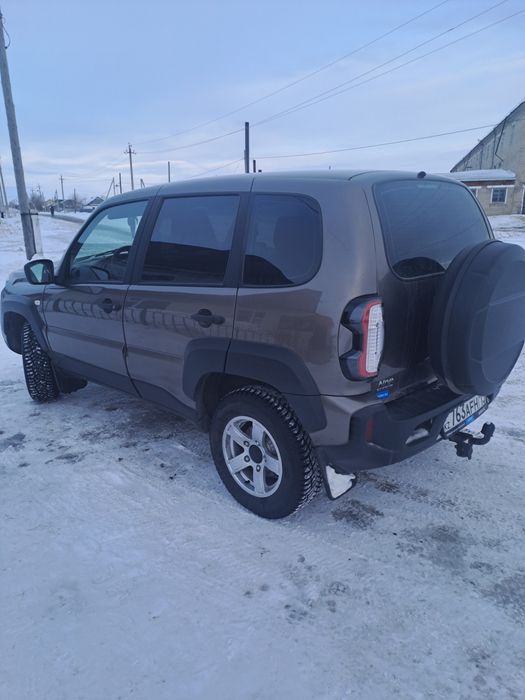 Продам автомобиль нива тревел.