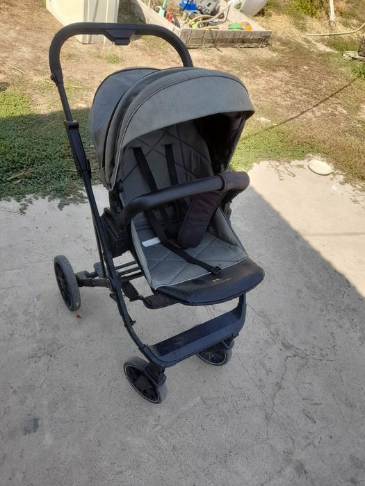 Коляска  кому надо