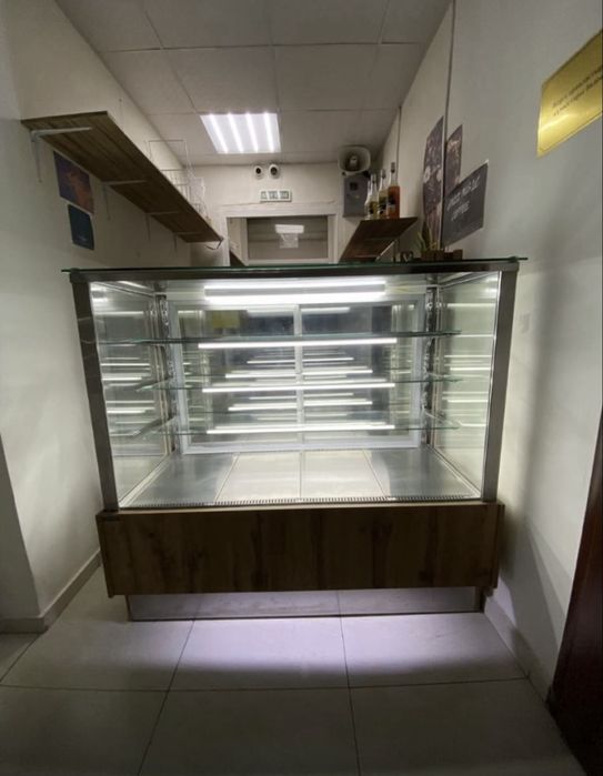 Продам ветрина холодильник