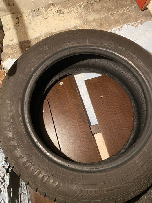 Продавам гуми за лек автомобил