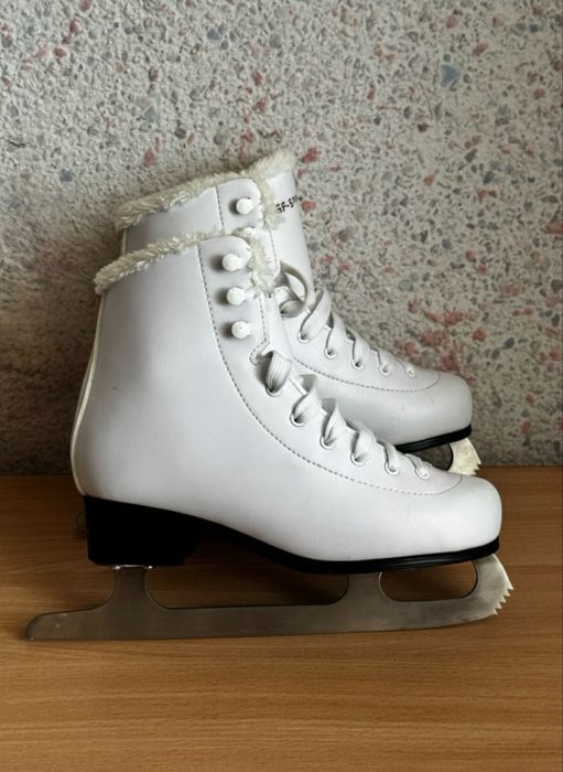 Продам фигурные коньки 36 р