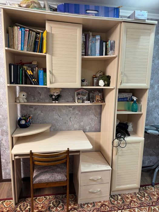 Продам уголок школьника состоит из 4 предметов