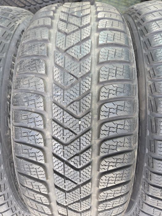 Set 4 anvelope SH iarna Pirelli 225/50/18 dot 2021