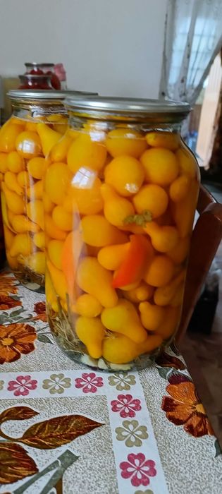 Продам соленые помидоры черри.