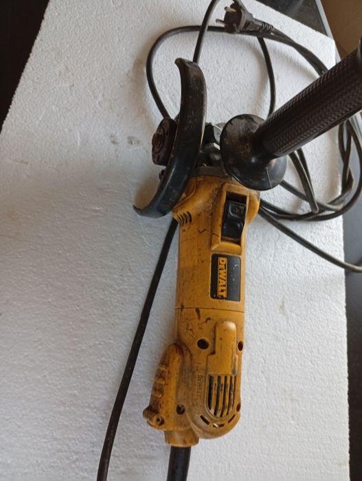 Flex dewalt la 220v