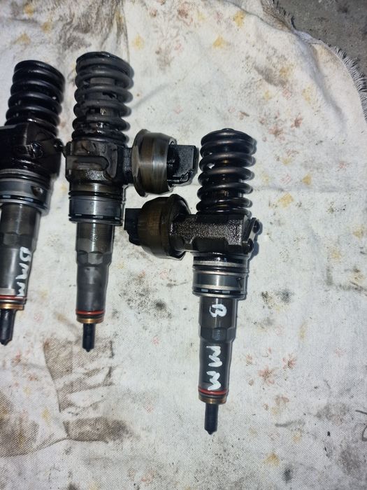 Injector injectoare 2.0 BMM vw golf 5 passat b6 seat leon octavia 2