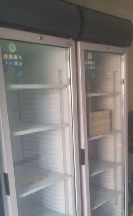 Витрина холодильник сотилади