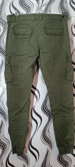 Зелени карго панталони