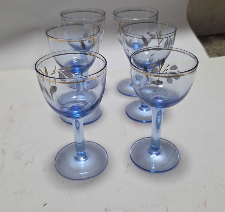 set 6 pahare albastre cu picior 10cm