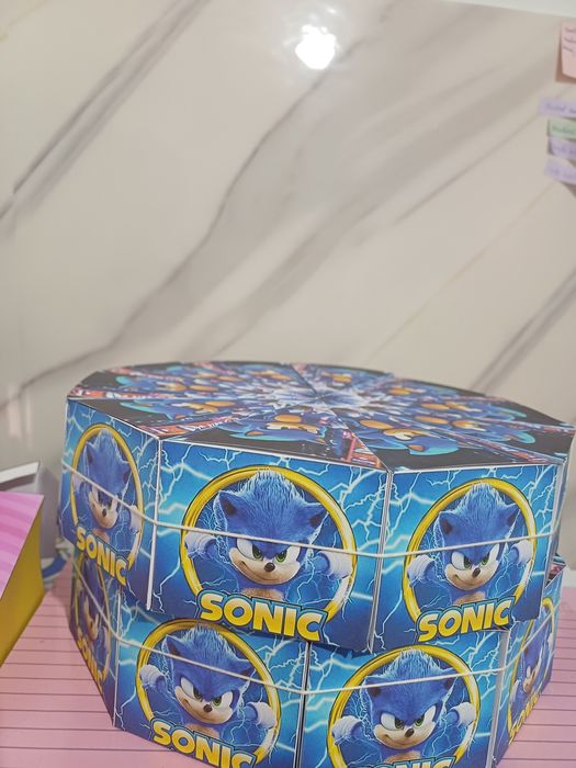 Cutii felie de tort!