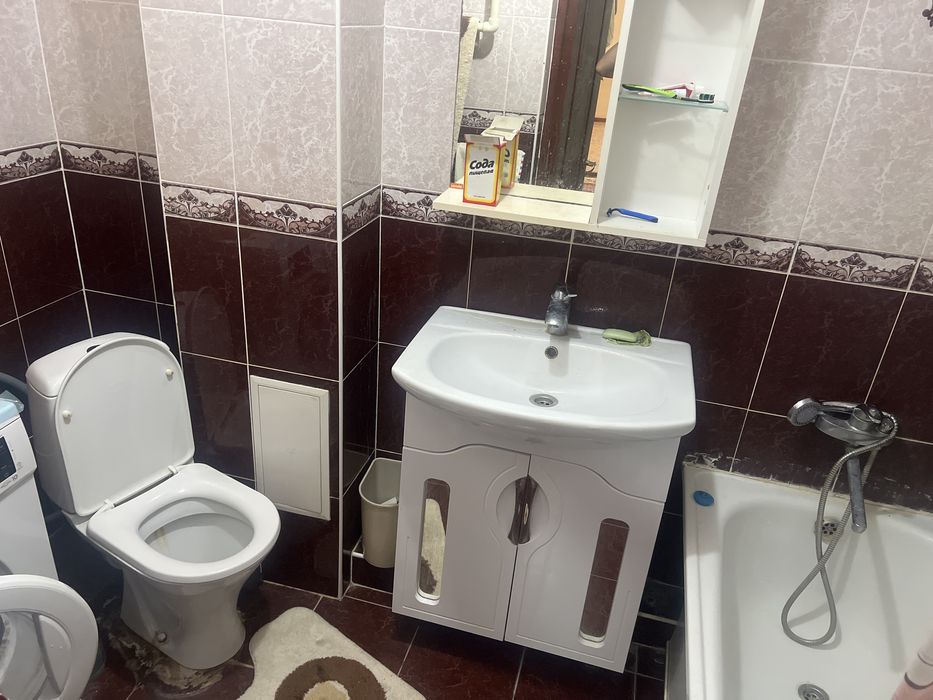 Подселенияга адам керек 1-2 адам