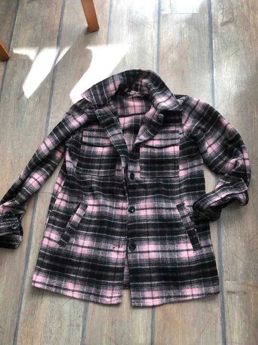 пуловери и делебела риза, тип връхна