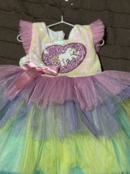 Продам нарядные платья