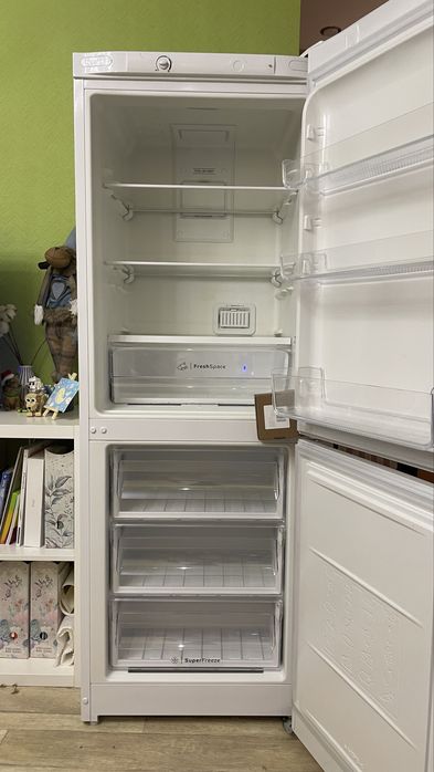 Холодильник Indesit