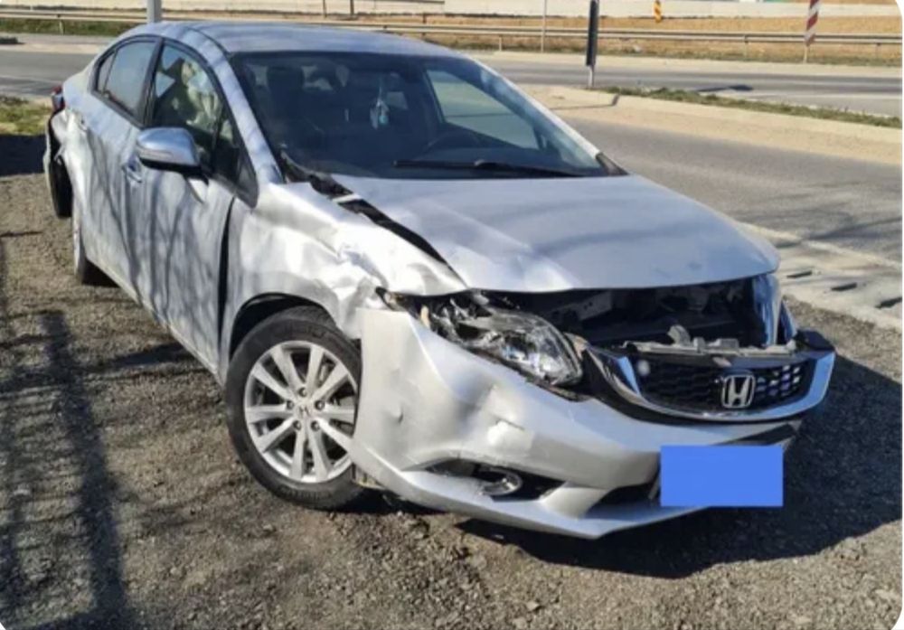 Vând Honda Civic Sedan 1.8 2015 AVARIAT