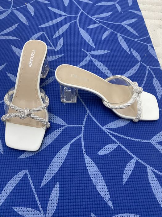 Босоножки новые