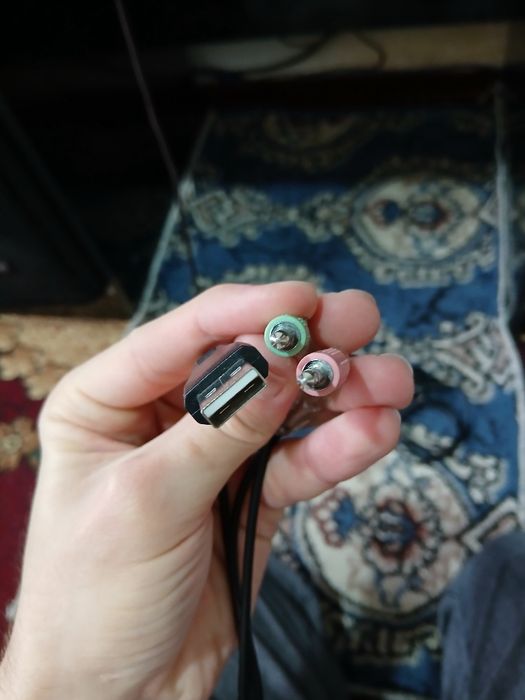 Компютер наушник