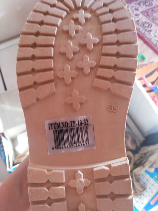 Продам новые осенние ботинки