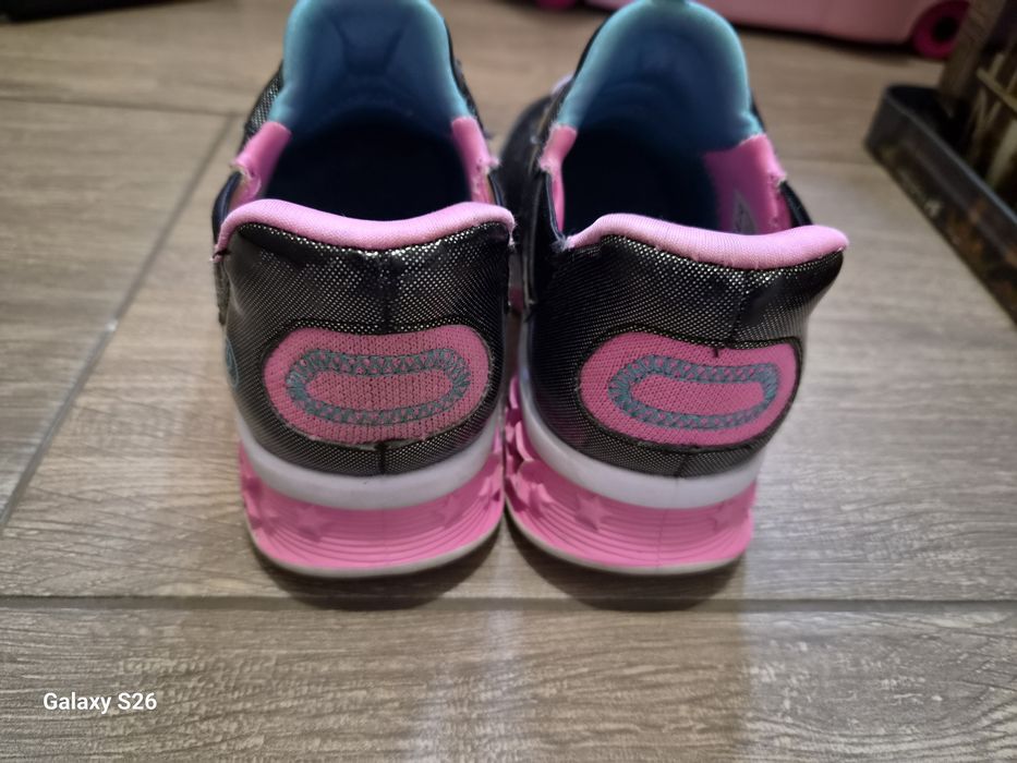 Adidasi Skechers marimea 33
