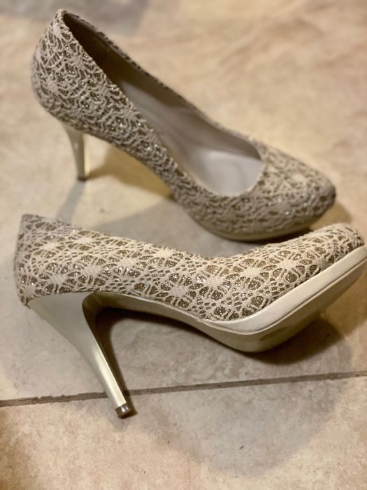 Официални обувки на ток