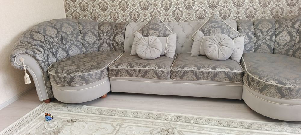 Продаем диван для зала