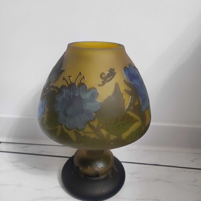 Vând gale vază și veioza 500 lei buc.