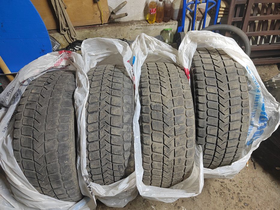 Продам б/у шины Maxxis, липучкички