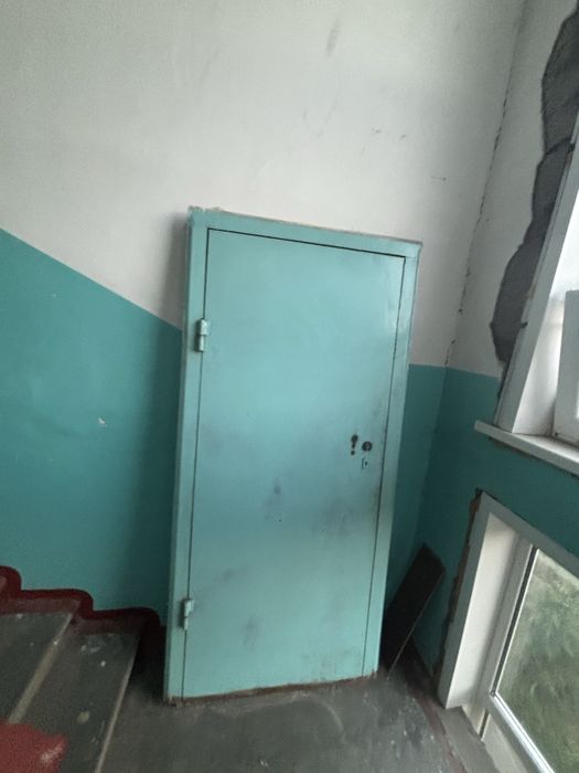 дверь железная, срочно продам