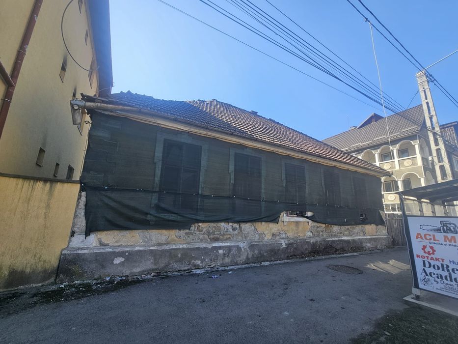 Cladire si teren in nasaud