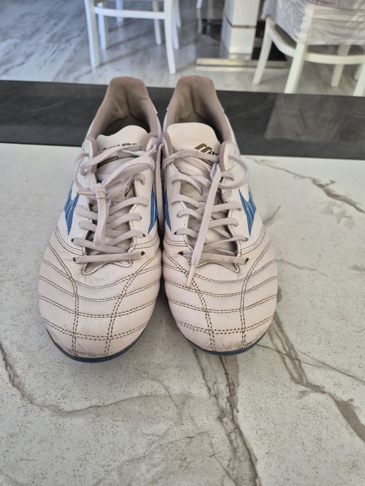 Футболни обувки калеври