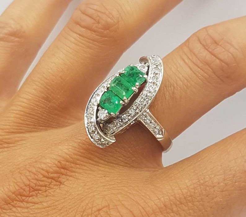 Spectaculos inel vintage din aur 18 k, smaralde si diamante naturale