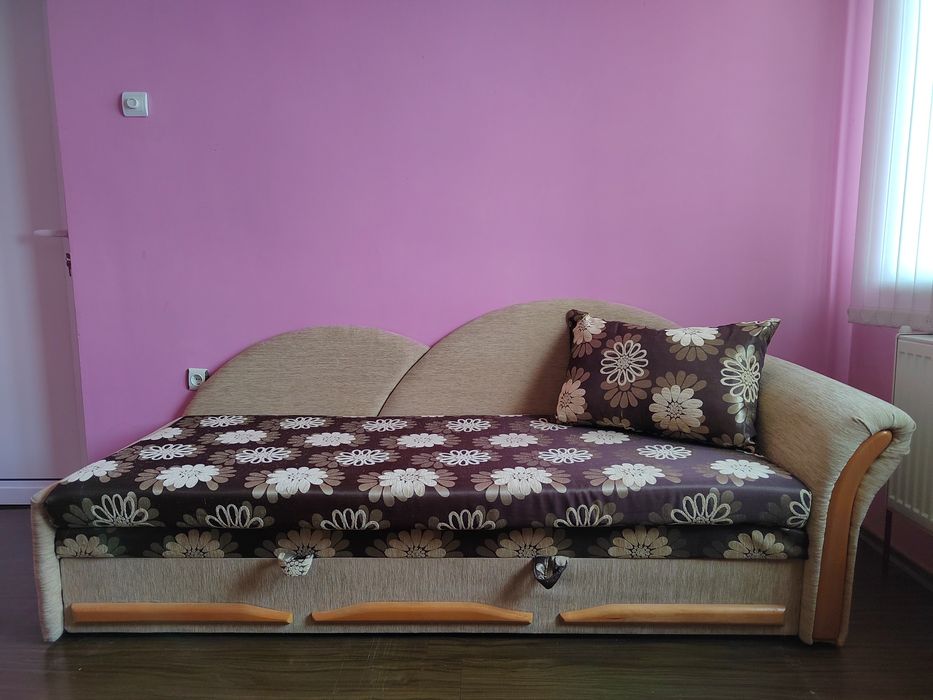 Диван (разтегателен с място за съхранение)