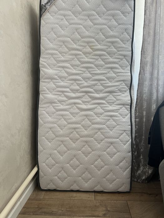 Продам кровать с матрасом