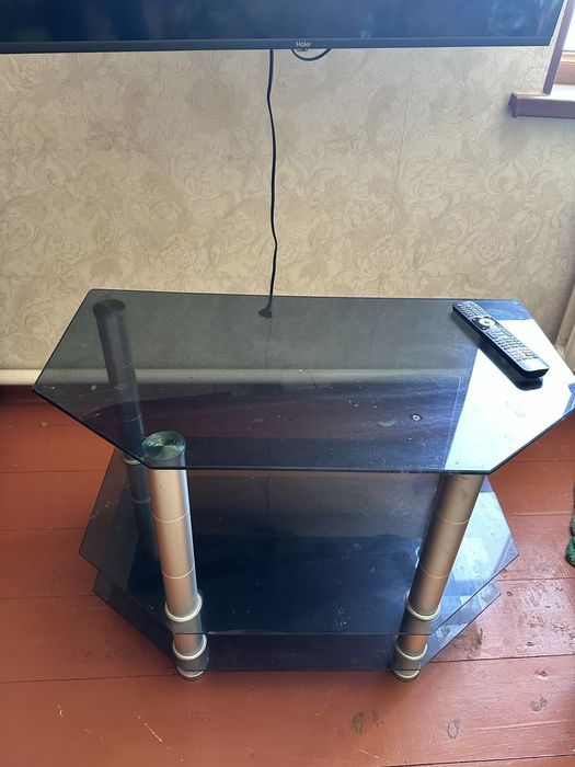 Стеклянный тумба под ТВ
