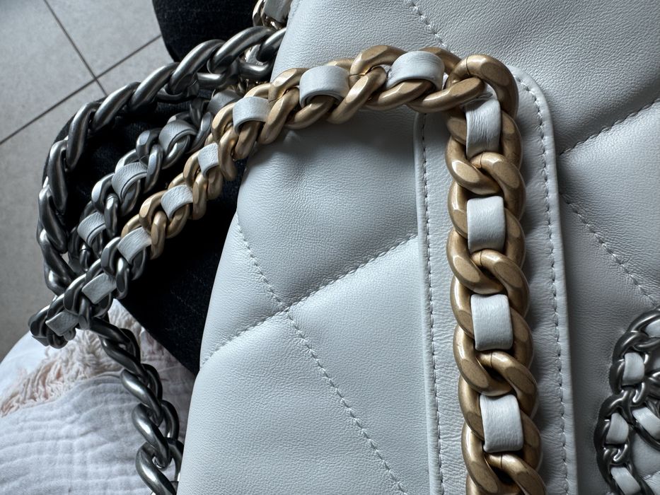 Chanel 19 Flap lambskin