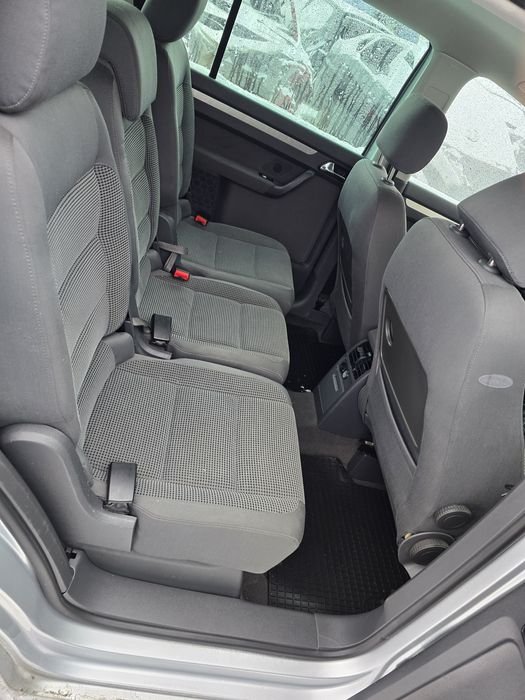 Продавам vw tuaran на части