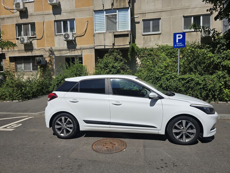 Vând Hyundai i20