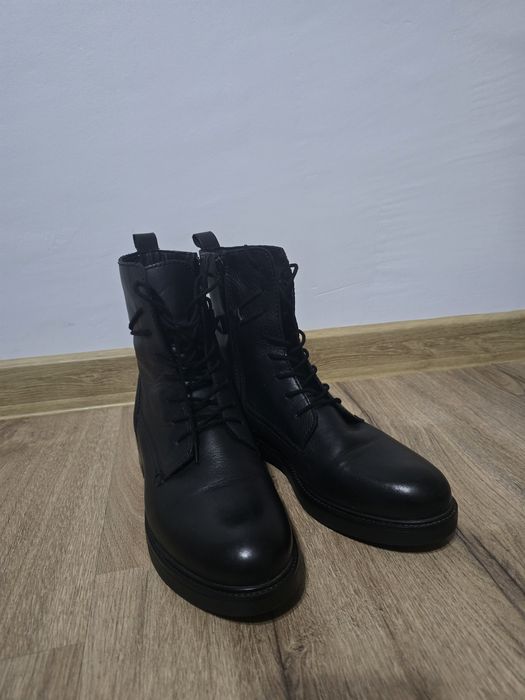 Ghete din piele Lasocki