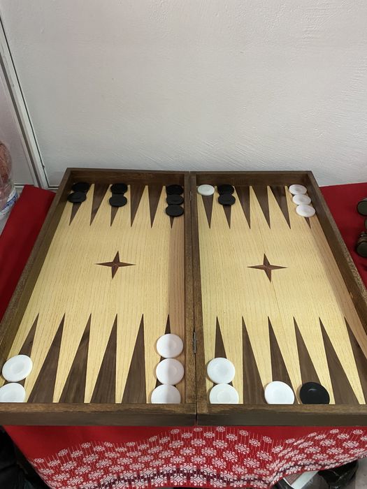 Шах и табла орехов фурнир