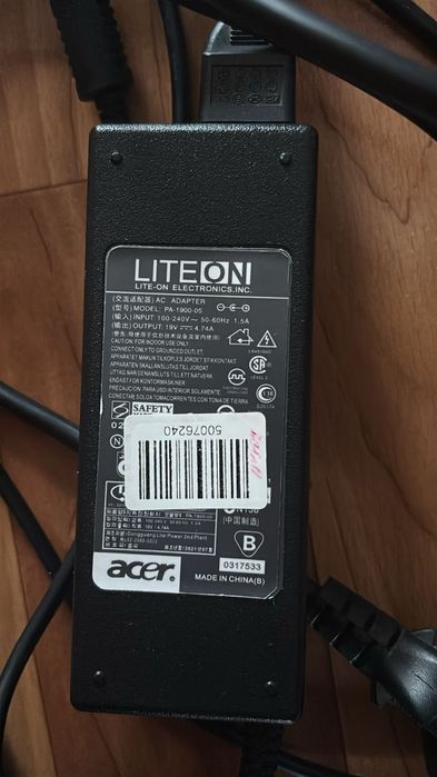 Продам зарядку от ноутбука acer