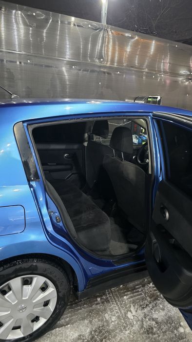 Nissan tiida SROCHNO sotiladi