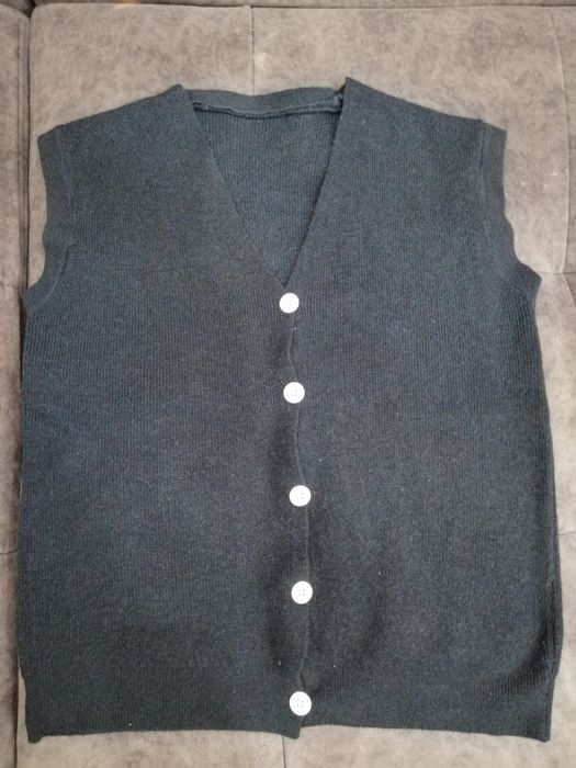 Безрукавка женская шерстяная чёрная