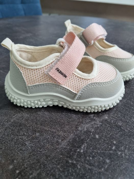Кроссовки летние для девочки