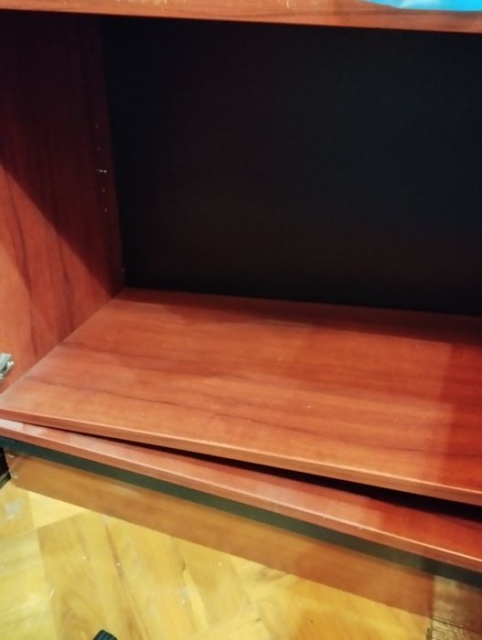 Кресло и тумбочка