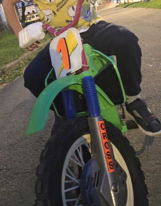 Vand motocicleta electrica copii, cu roti ajutatoare