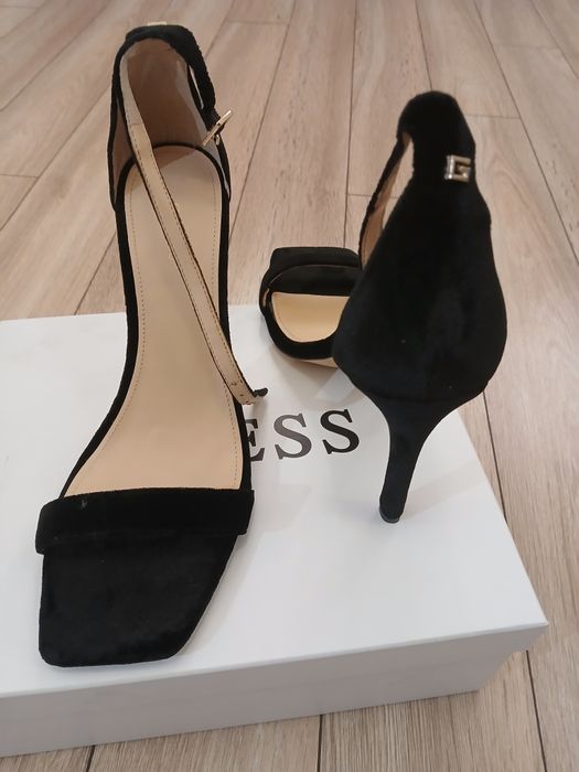 Дамски Сандали GUESS  за 50лв