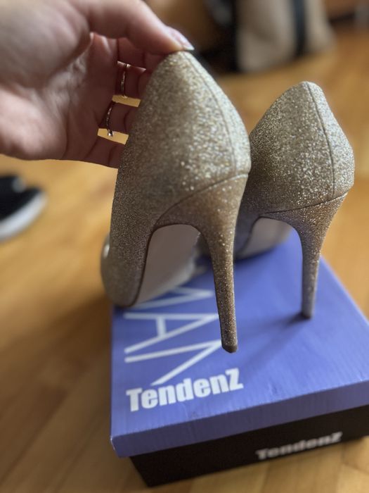 Златни токчета 37