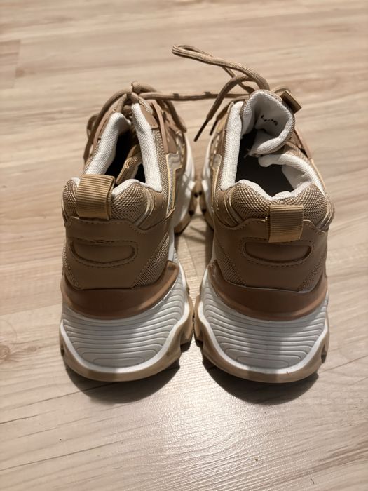 Чисто нови кафяви дамски обувки