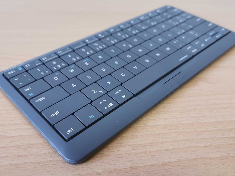 Безжична клавиатура с вградена тъч мишка Prestigio Click&Touch 2